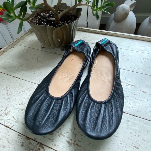 Tieks Shoes - Matte Black Tieks Italian Leather Ballet Flats